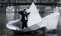 Barca di carta per trasporto persone